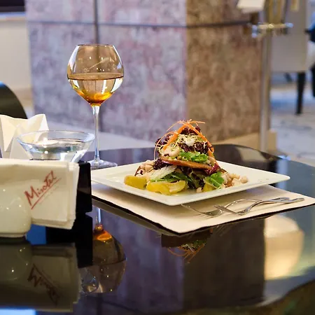 Mirotel And Üdülőközpont